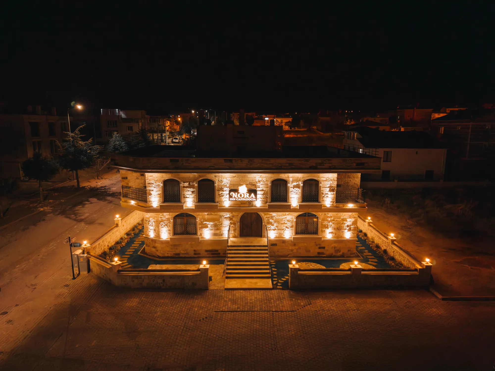 Otel, gece hava çekimi