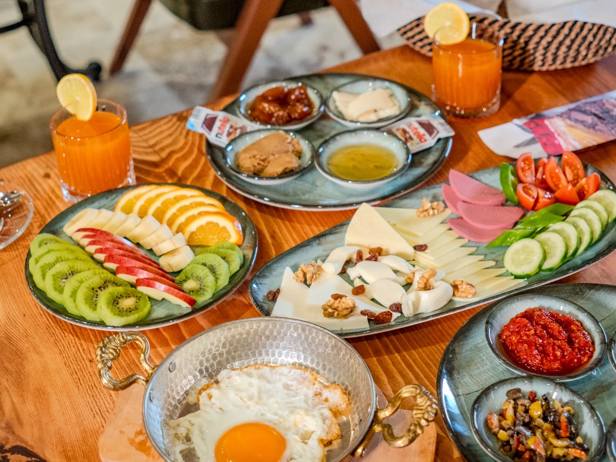 Nora Inn’de serpme kahvaltı